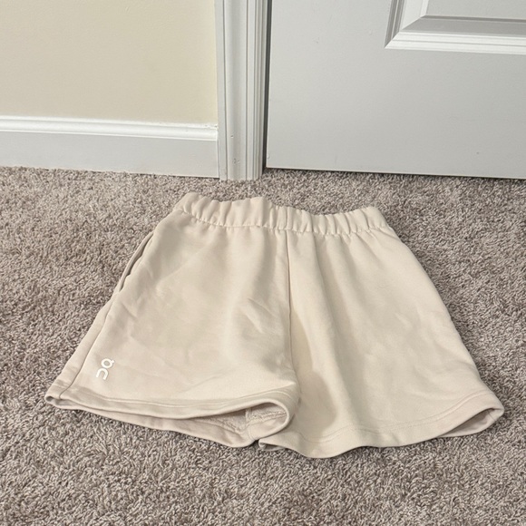 NWT On Club Shorts Silver Size XS - Picture 11 of 12